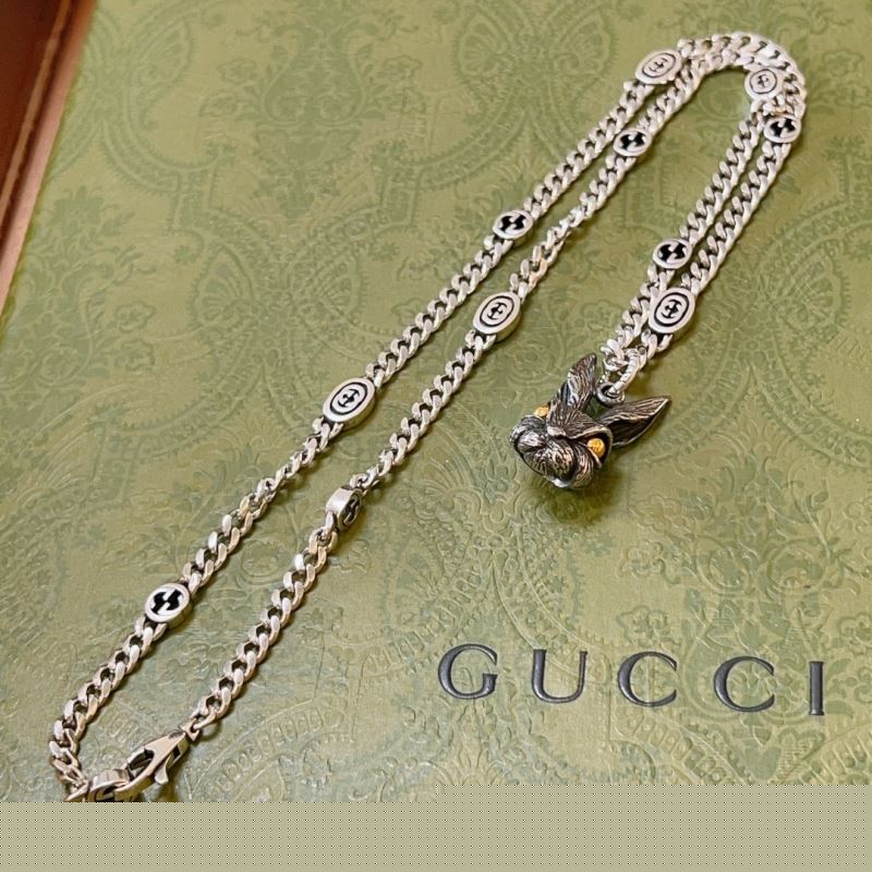 G*u*i necklaces